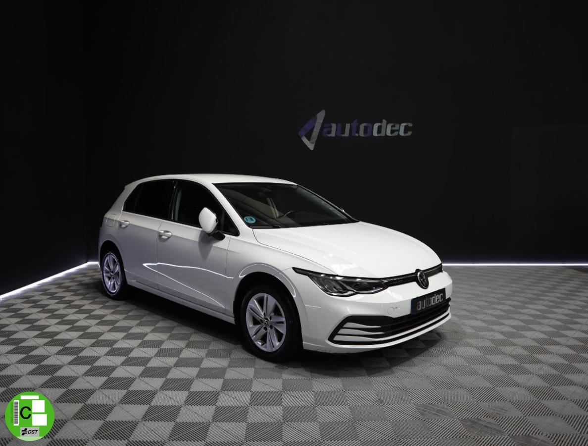 VOLKSWAGEN – Golf
